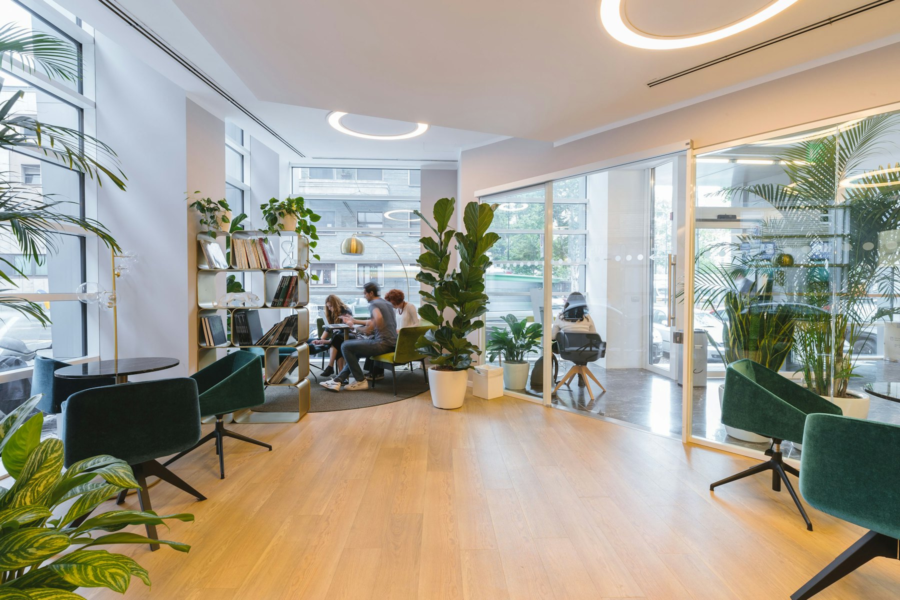 Espace de travail lumineux après intervention
